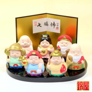 玄関用の七福神の置物・1